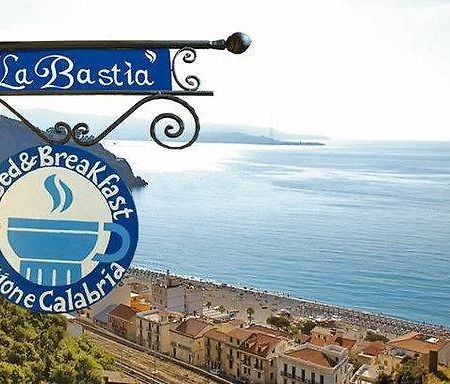 La Bastia Bed and Breakfast Scilla Exteriör bild