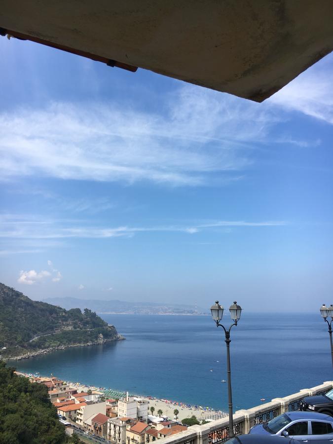 La Bastia Bed and Breakfast Scilla Exteriör bild