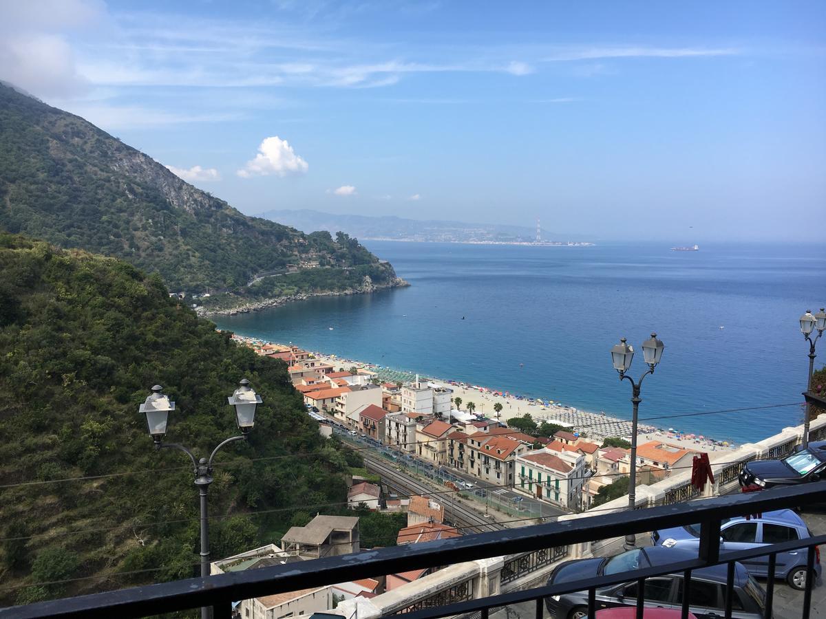 La Bastia Bed and Breakfast Scilla Exteriör bild
