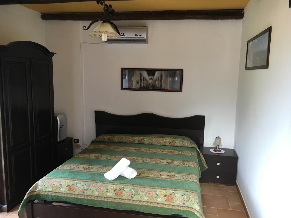 La Bastia Bed and Breakfast Scilla Exteriör bild
