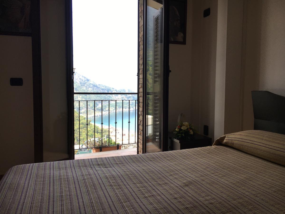 La Bastia Bed and Breakfast Scilla Exteriör bild