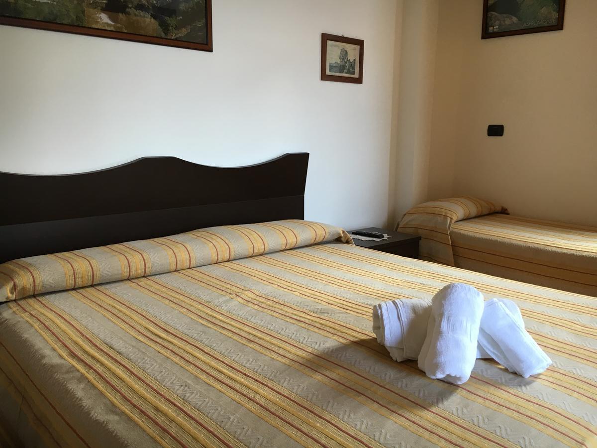 La Bastia Bed and Breakfast Scilla Exteriör bild