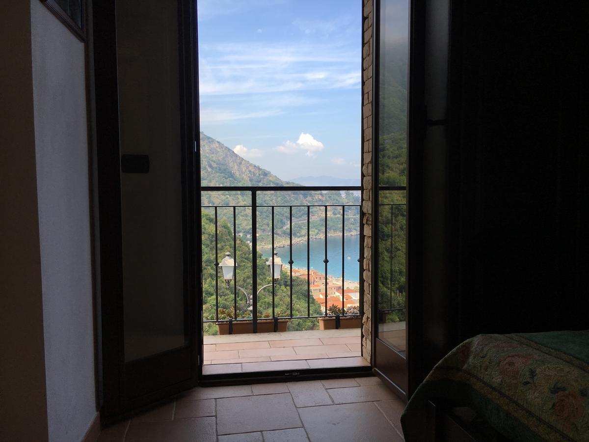 La Bastia Bed and Breakfast Scilla Exteriör bild
