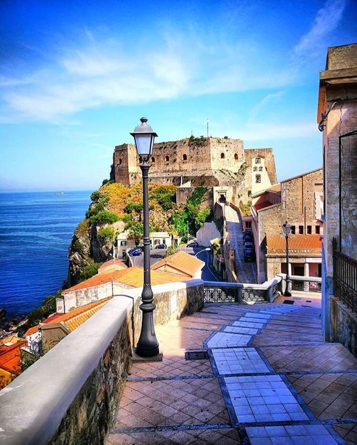 La Bastia Bed and Breakfast Scilla Exteriör bild